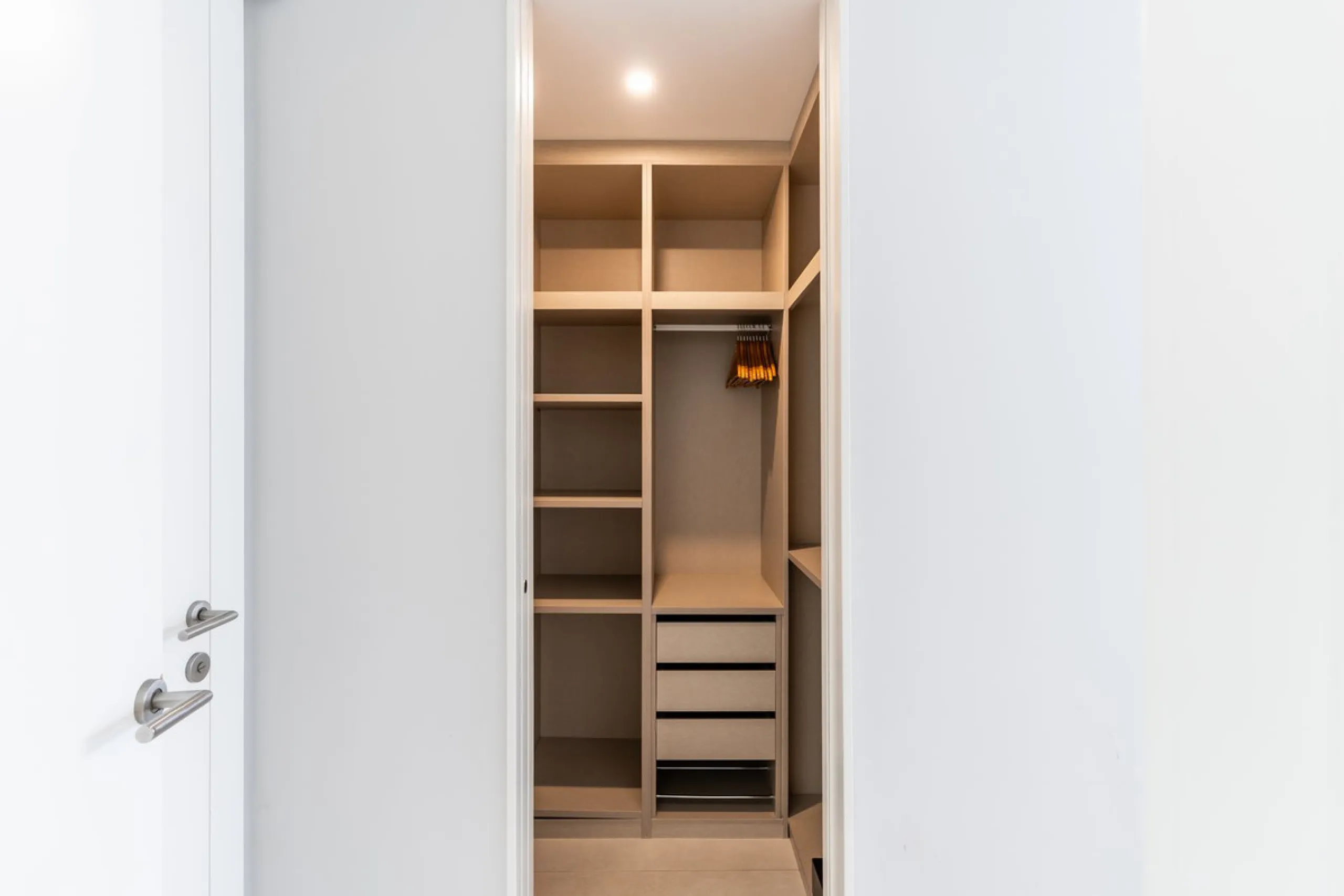 The Edge is an iconic, award-winning beachfront development, distinguished with First Prize for Best Architecture Multiple Property at the prestigious European Property Awards. This landmark project sets a new standard for contemporary coastal living, com