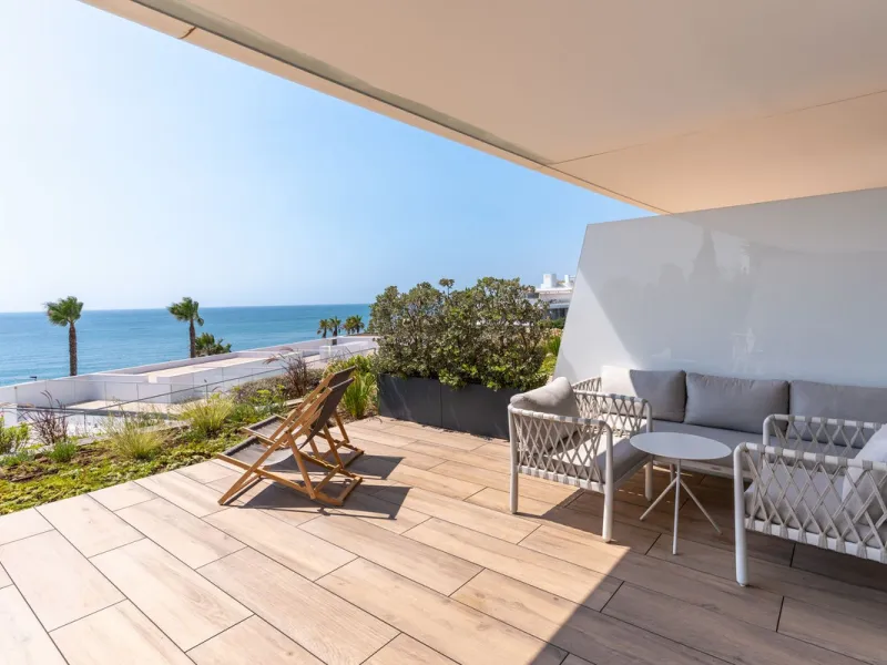 The Edge is an iconic, award-winning beachfront development, distinguished with First Prize for Best Architecture Multiple Property at the prestigious European Property Awards. This landmark project sets a new standard for contemporary coastal living, com