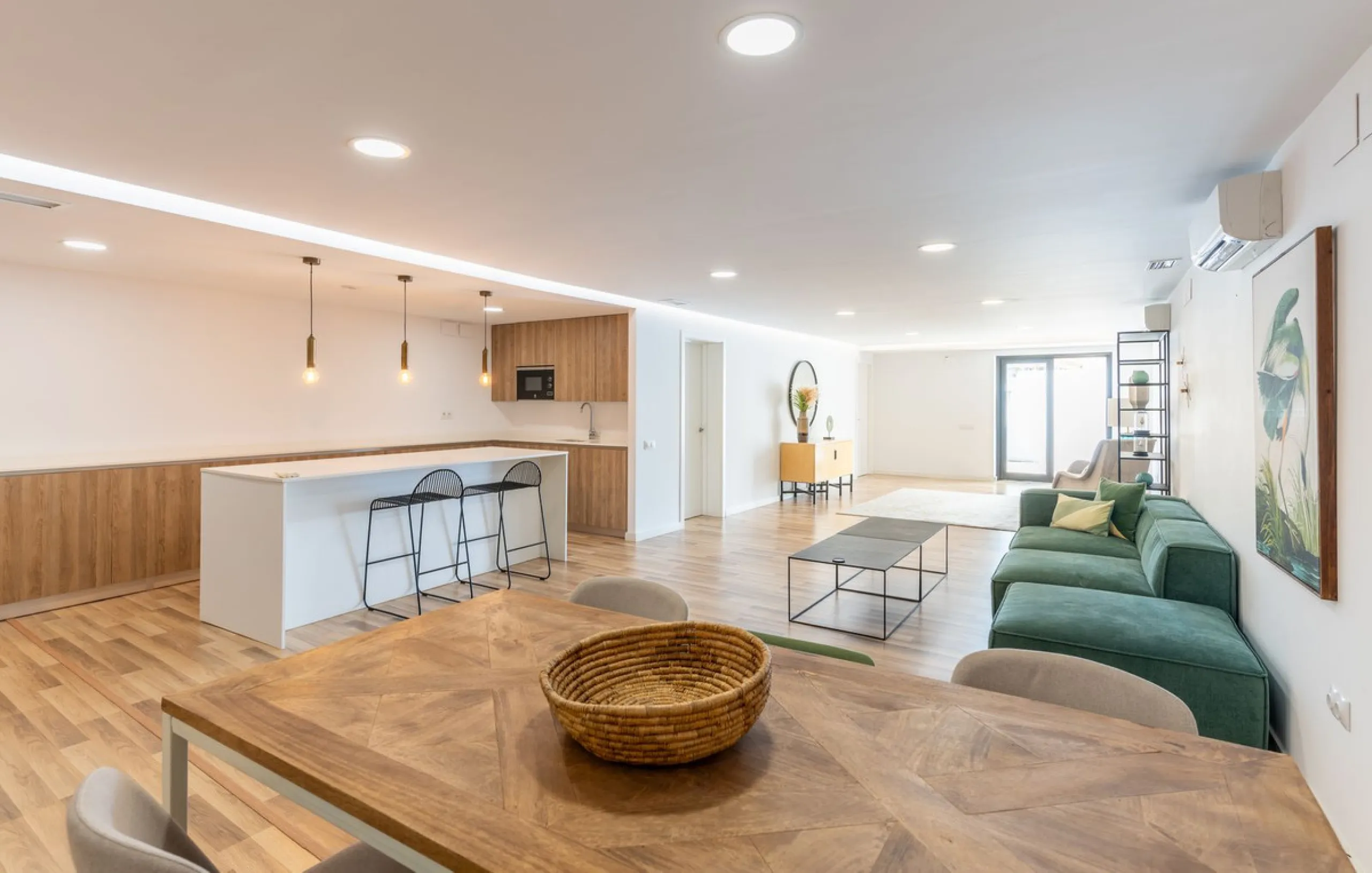 The Edge is an iconic, award-winning beachfront development, distinguished with First Prize for Best Architecture Multiple Property at the prestigious European Property Awards. This landmark project sets a new standard for contemporary coastal living, com