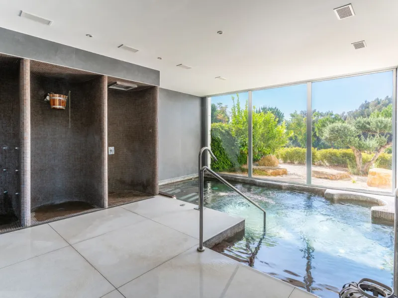 The Edge is an iconic, award-winning beachfront development, distinguished with First Prize for Best Architecture Multiple Property at the prestigious European Property Awards. This landmark project sets a new standard for contemporary coastal living, com