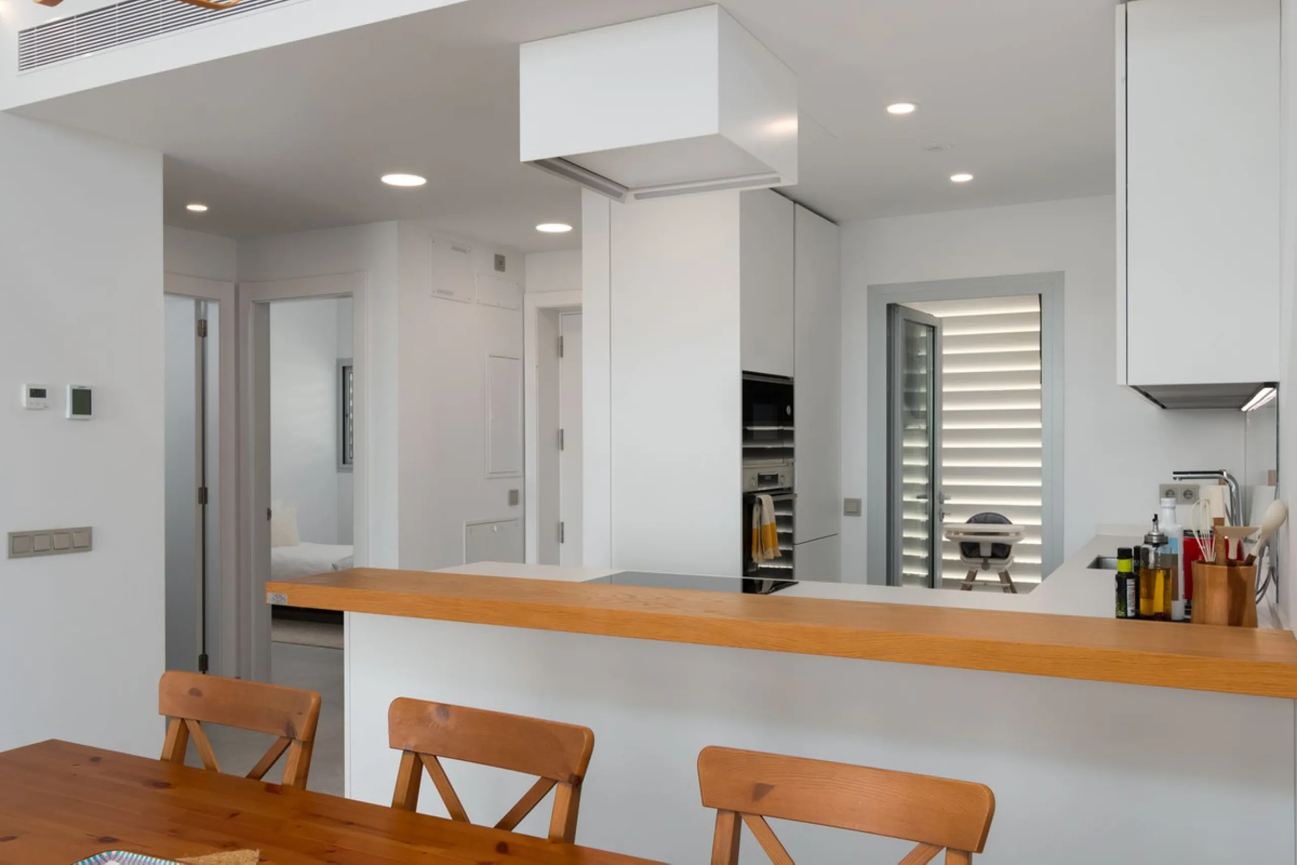 Modernes Haus in der begehrten Gegend Higuerón mit großer Dachterrasse und Whirlpool