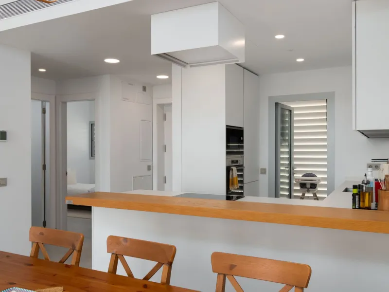 Modernes Haus in der begehrten Gegend Higuerón mit großer Dachterrasse und Whirlpool