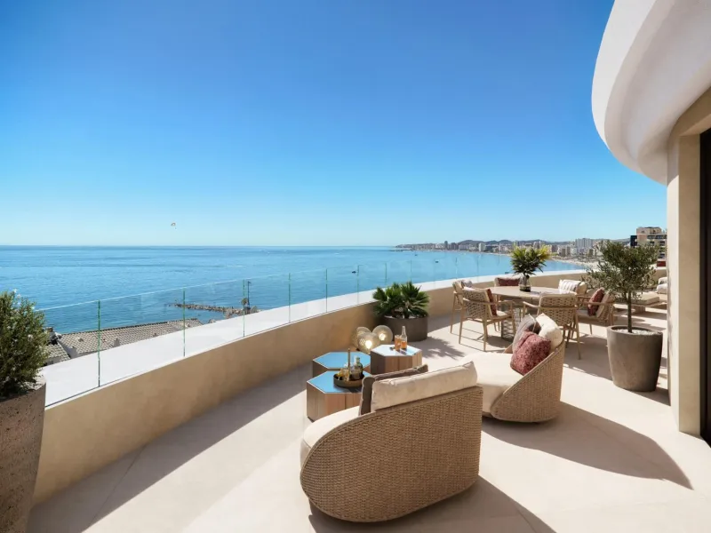 Luxury Sea View Apartments 100 m from the Beach in Carvajal, Fuengirola& & Contemporary Design and Coastal Tranquility& This exclusive new development of 44 luxury homes is located in Carvajal, Fuengirola, just 100 m from the beach. Designed to b