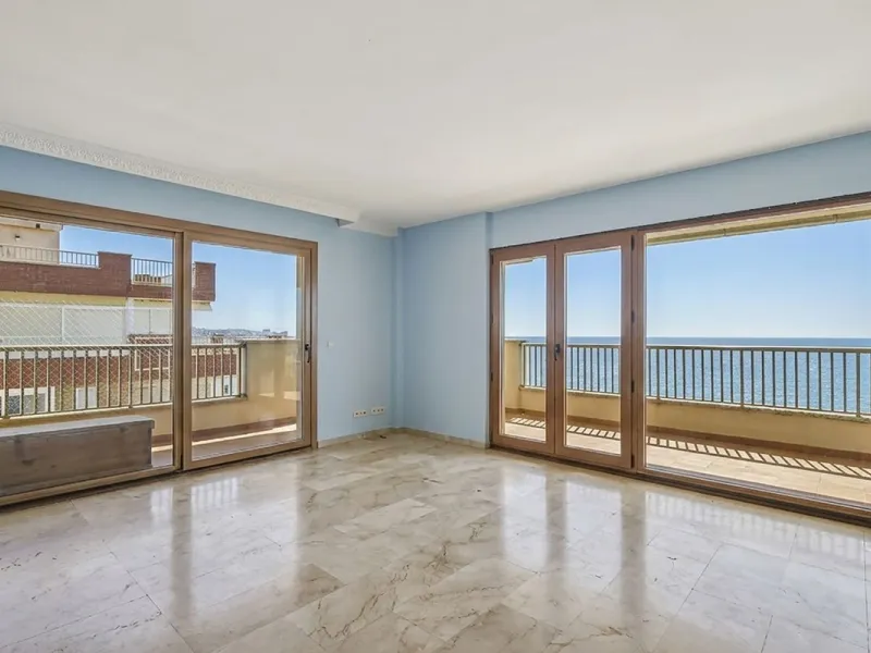 Apartment - Penthouse в продаже в Fuengirola, Málaga. В доме 2 спален и 3 ванных комнат. Площадь дома 140 м²