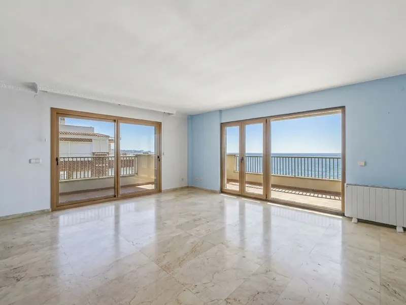 Apartment - Penthouse в продаже в Fuengirola, Málaga. В доме 2 спален и 3 ванных комнат. Площадь дома 140 м²