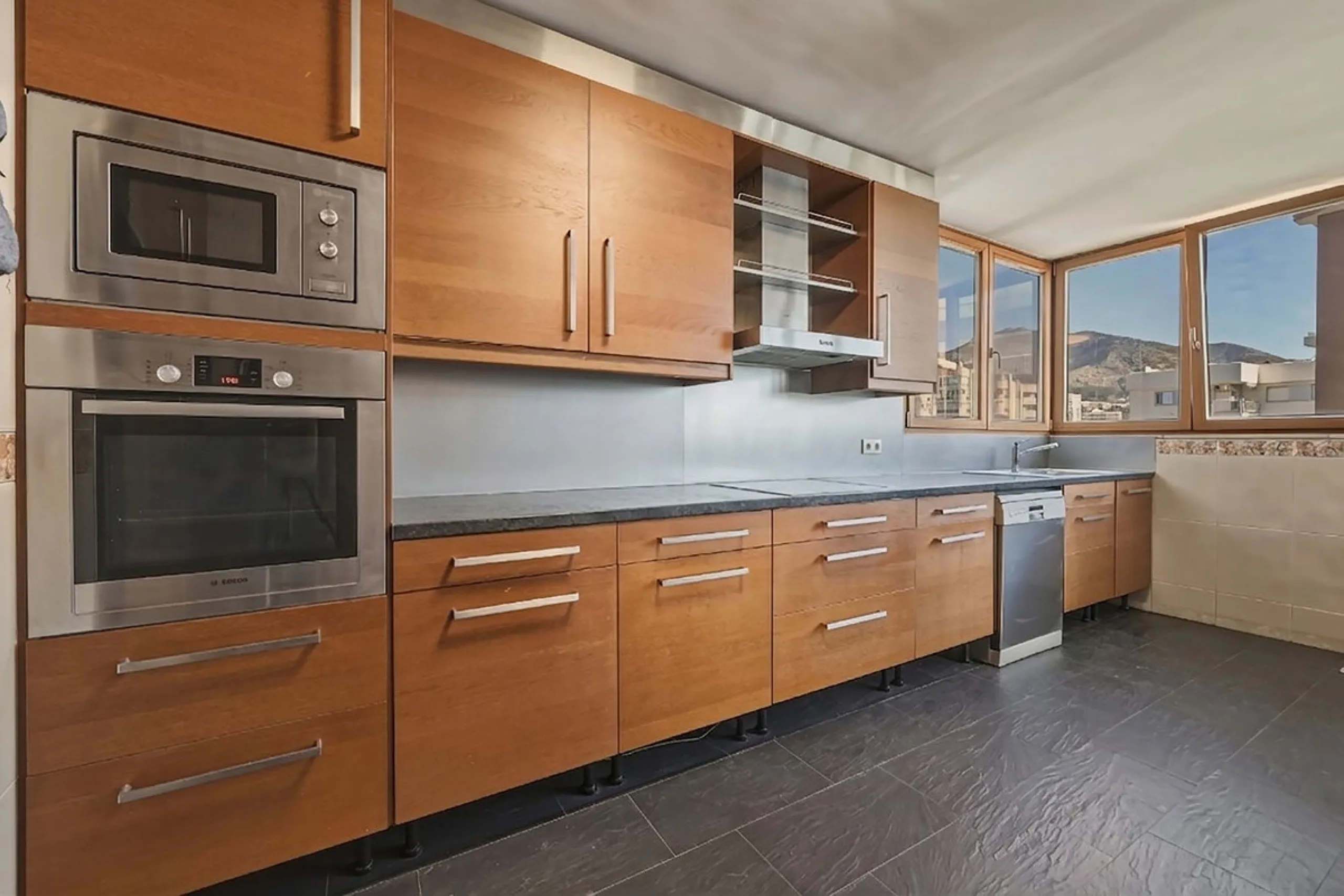 Apartment - Penthouse в продаже в Fuengirola, Málaga. В доме 2 спален и 3 ванных комнат. Площадь дома 140 м²