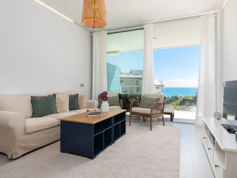 Modernes Haus in der begehrten Gegend Higuerón mit großer Dachterrasse und Whirlpool