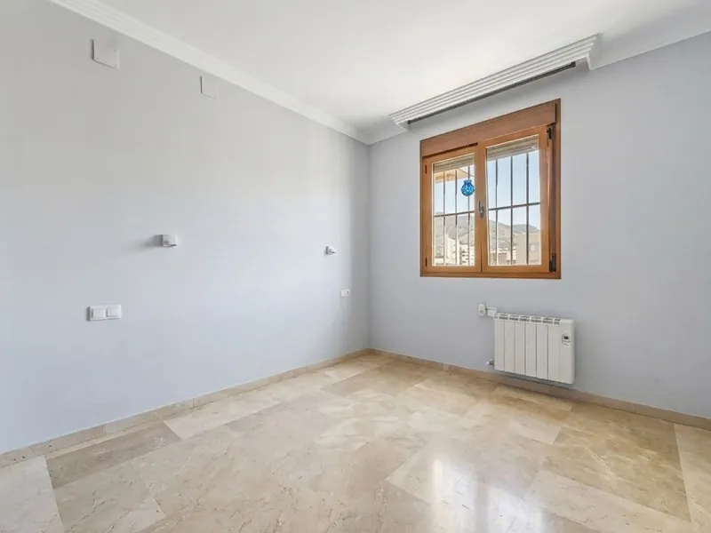 Apartment - Penthouse в продаже в Fuengirola, Málaga. В доме 2 спален и 3 ванных комнат. Площадь дома 140 м²