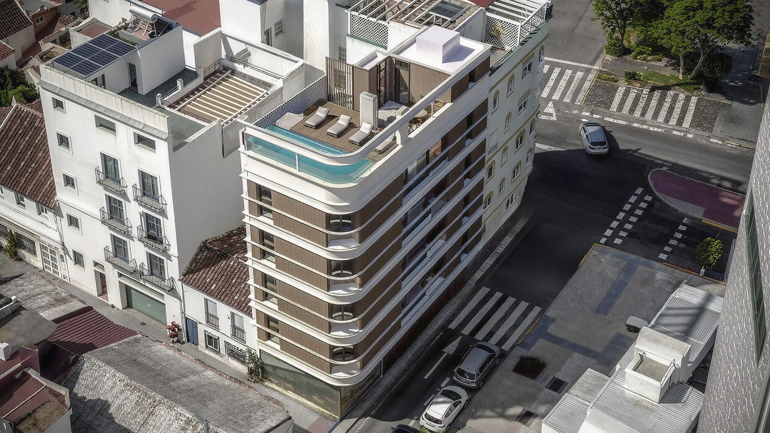 Boutique New Build Apartments in the Heart of Estepona Costa del Sol& & Exclusive Residential Building with Only Four Homes& This beautiful new build residential project consists of just four exclusive homes located in a privileged urban setting 