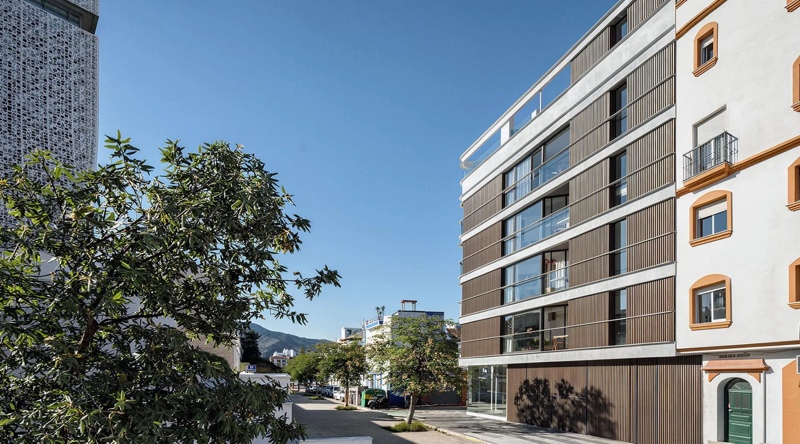 Boutique New Build Apartments in the Heart of Estepona Costa del Sol& & Exclusive Residential Building with Only Four Homes& This beautiful new build residential project consists of just four exclusive homes located in a privileged urban setting 