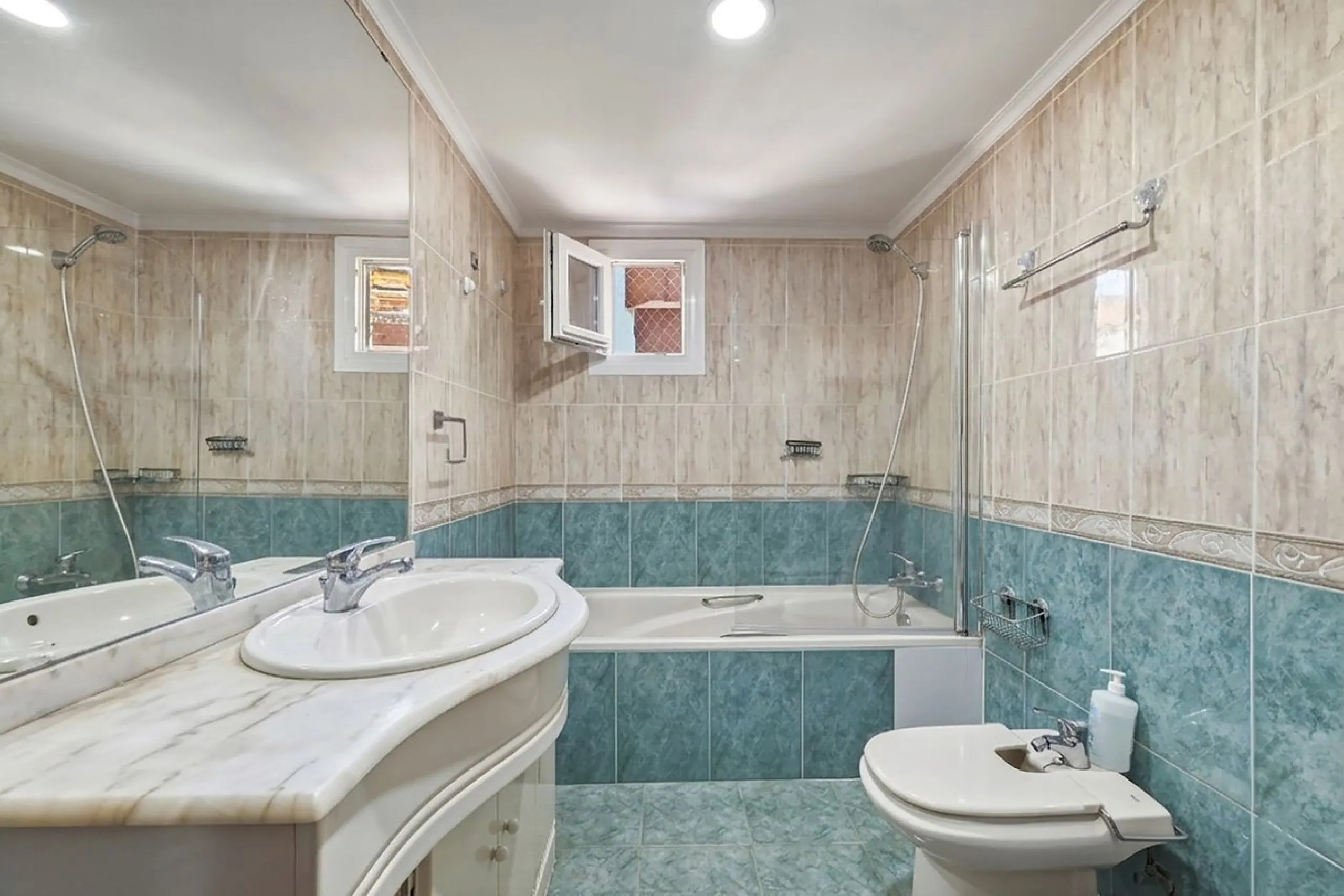 Apartment - Penthouse в продаже в Fuengirola, Málaga. В доме 2 спален и 3 ванных комнат. Площадь дома 140 м²