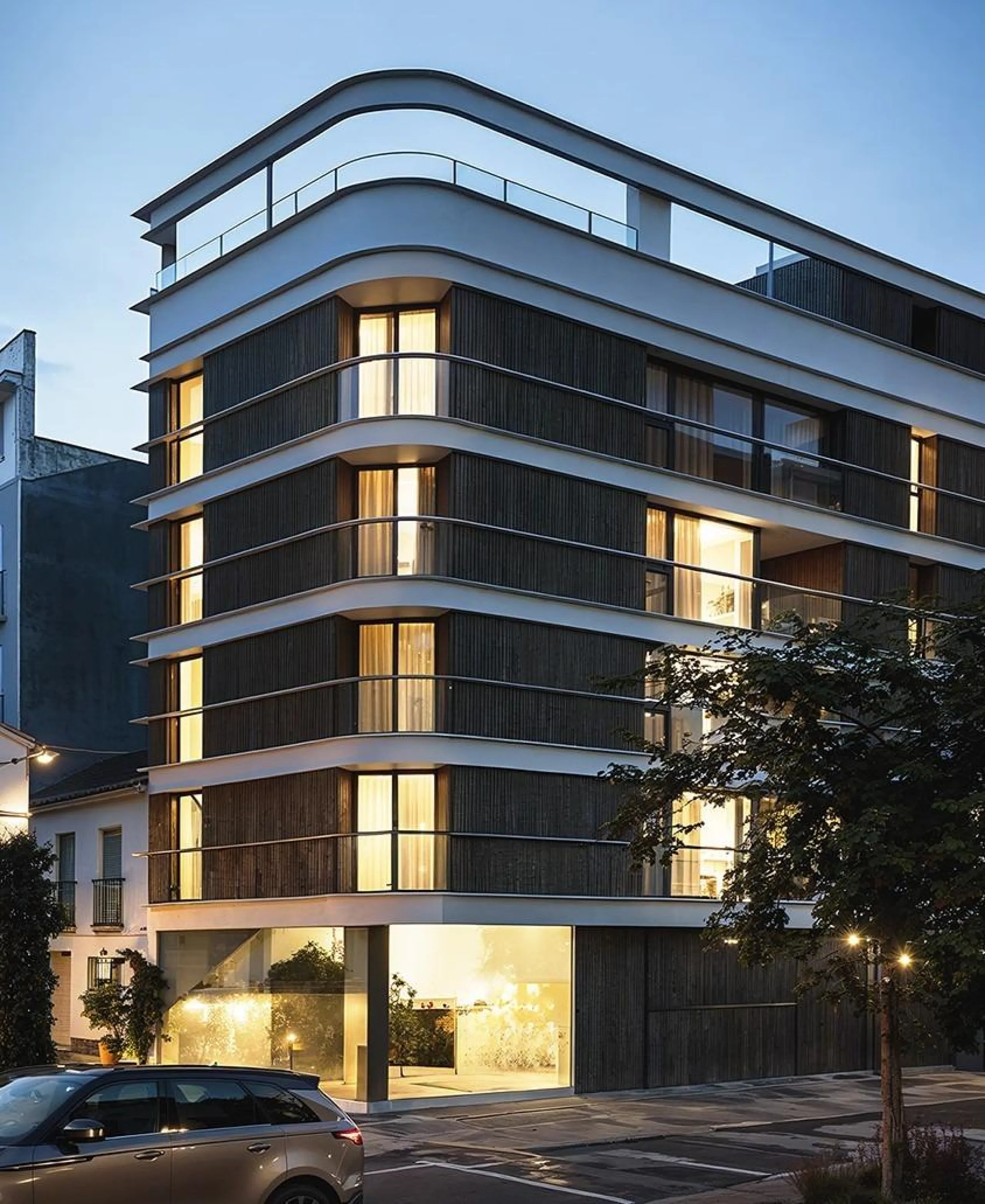 Boutique New Build Apartments in the Heart of Estepona Costa del Sol& & Exclusive Residential Building with Only Four Homes& This beautiful new build residential project consists of just four exclusive homes located in a privileged urban setting 
