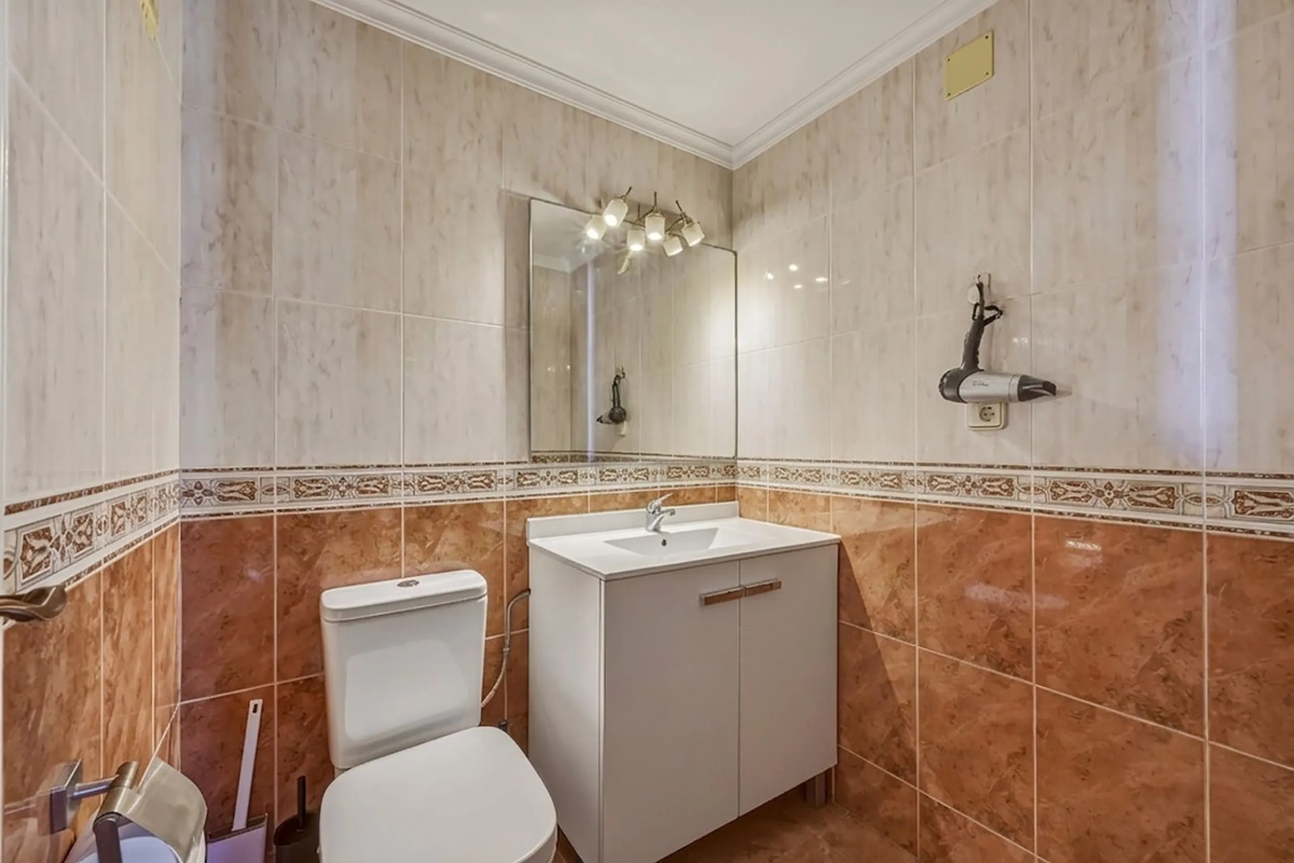 Apartment - Penthouse в продаже в Fuengirola, Málaga. В доме 2 спален и 3 ванных комнат. Площадь дома 140 м²