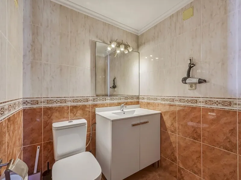 Apartment - Penthouse в продаже в Fuengirola, Málaga. В доме 2 спален и 3 ванных комнат. Площадь дома 140 м²