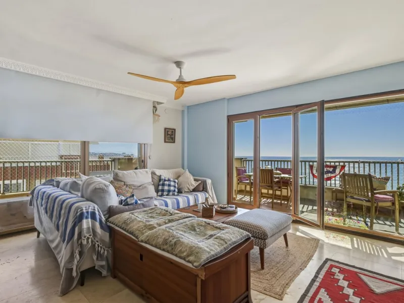 Apartment - Penthouse в продаже в Fuengirola, Málaga. В доме 2 спален и 3 ванных комнат. Площадь дома 140 м²