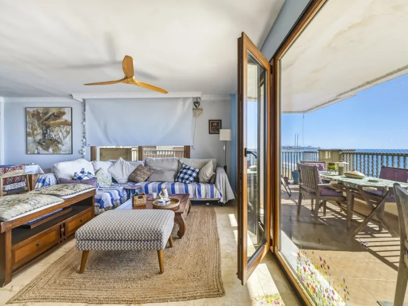 Apartment - Penthouse в продаже в Fuengirola, Málaga. В доме 2 спален и 3 ванных комнат. Площадь дома 140 м²