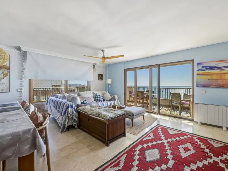 Apartment - Penthouse в продаже в Fuengirola, Málaga. В доме 2 спален и 3 ванных комнат. Площадь дома 140 м²