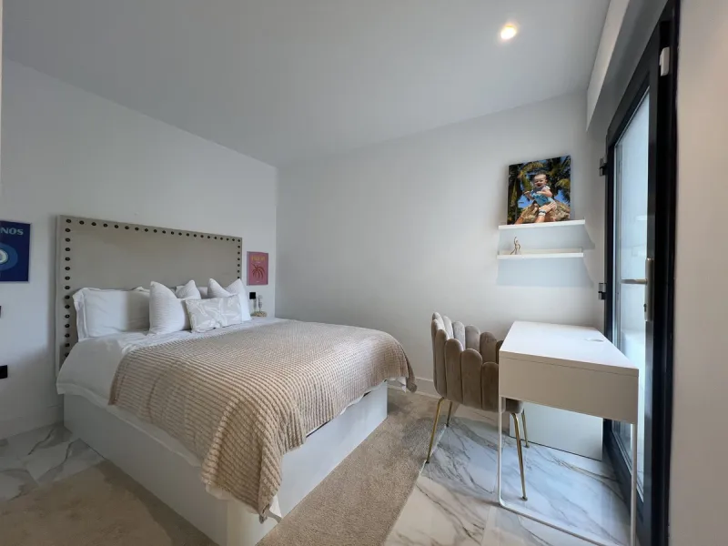 House - Detached Villa в продаже в Mijas, Málaga. В доме 4 спален и 5 ванных комнат. Площадь дома 357 м². Площадь участка 501 м²