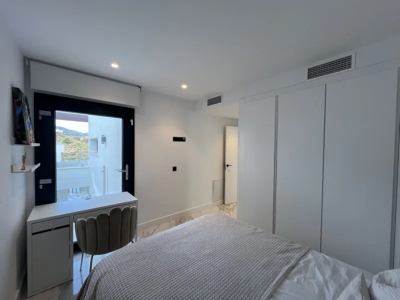 House - Detached Villa в продаже в Mijas, Málaga. В доме 4 спален и 5 ванных комнат. Площадь дома 357 м². Площадь участка 501 м²