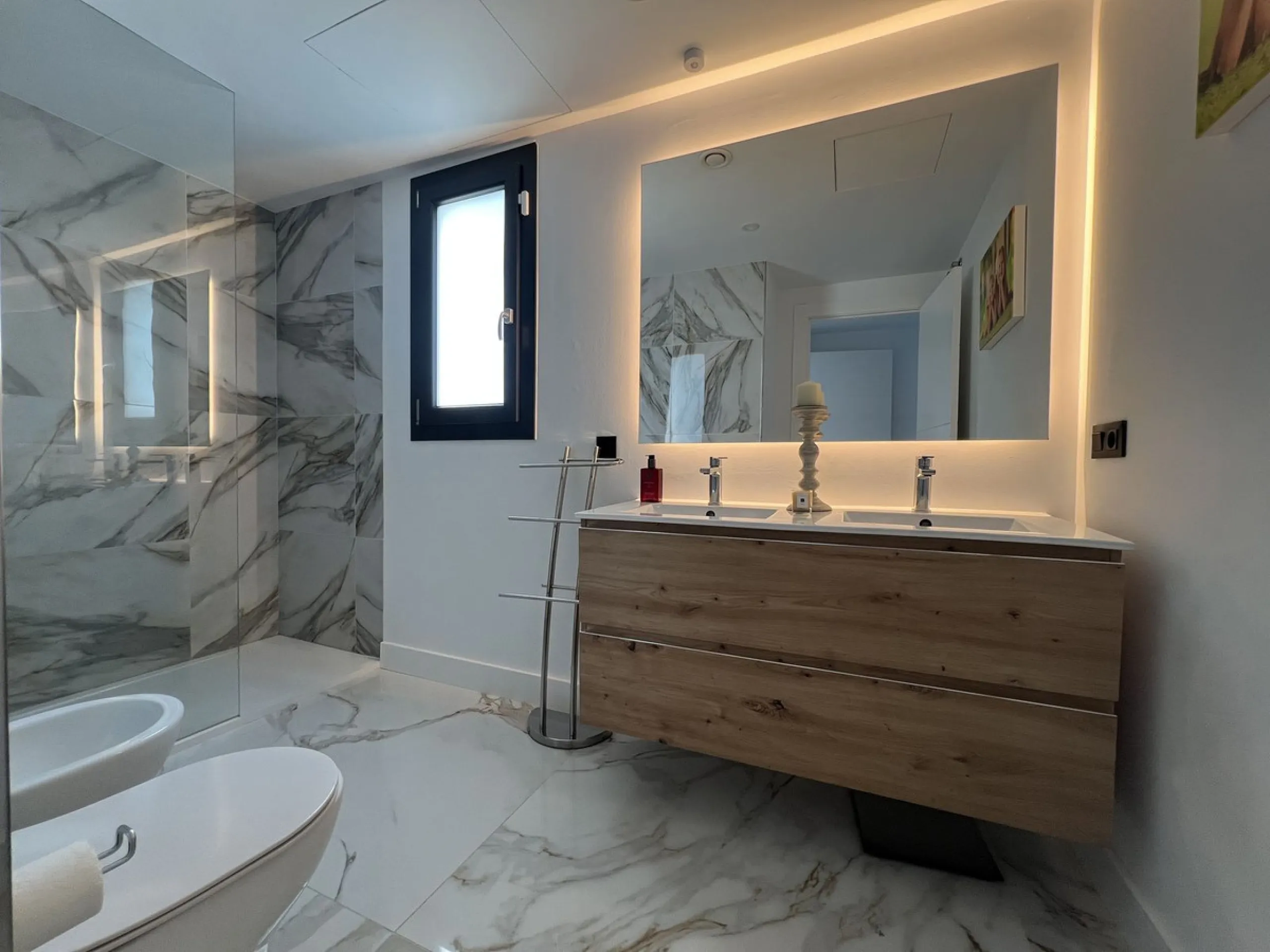 House - Detached Villa в продаже в Mijas, Málaga. В доме 4 спален и 5 ванных комнат. Площадь дома 357 м². Площадь участка 501 м²