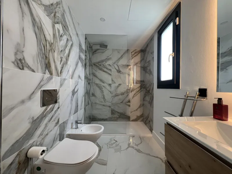 House - Detached Villa в продаже в Mijas, Málaga. В доме 4 спален и 5 ванных комнат. Площадь дома 357 м². Площадь участка 501 м²