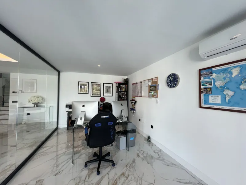 House - Detached Villa в продаже в Mijas, Málaga. В доме 4 спален и 5 ванных комнат. Площадь дома 357 м². Площадь участка 501 м²