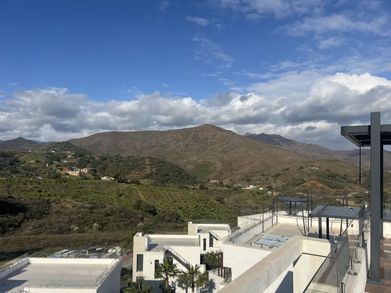 House - Detached Villa в продаже в Mijas, Málaga. В доме 4 спален и 5 ванных комнат. Площадь дома 357 м². Площадь участка 501 м²