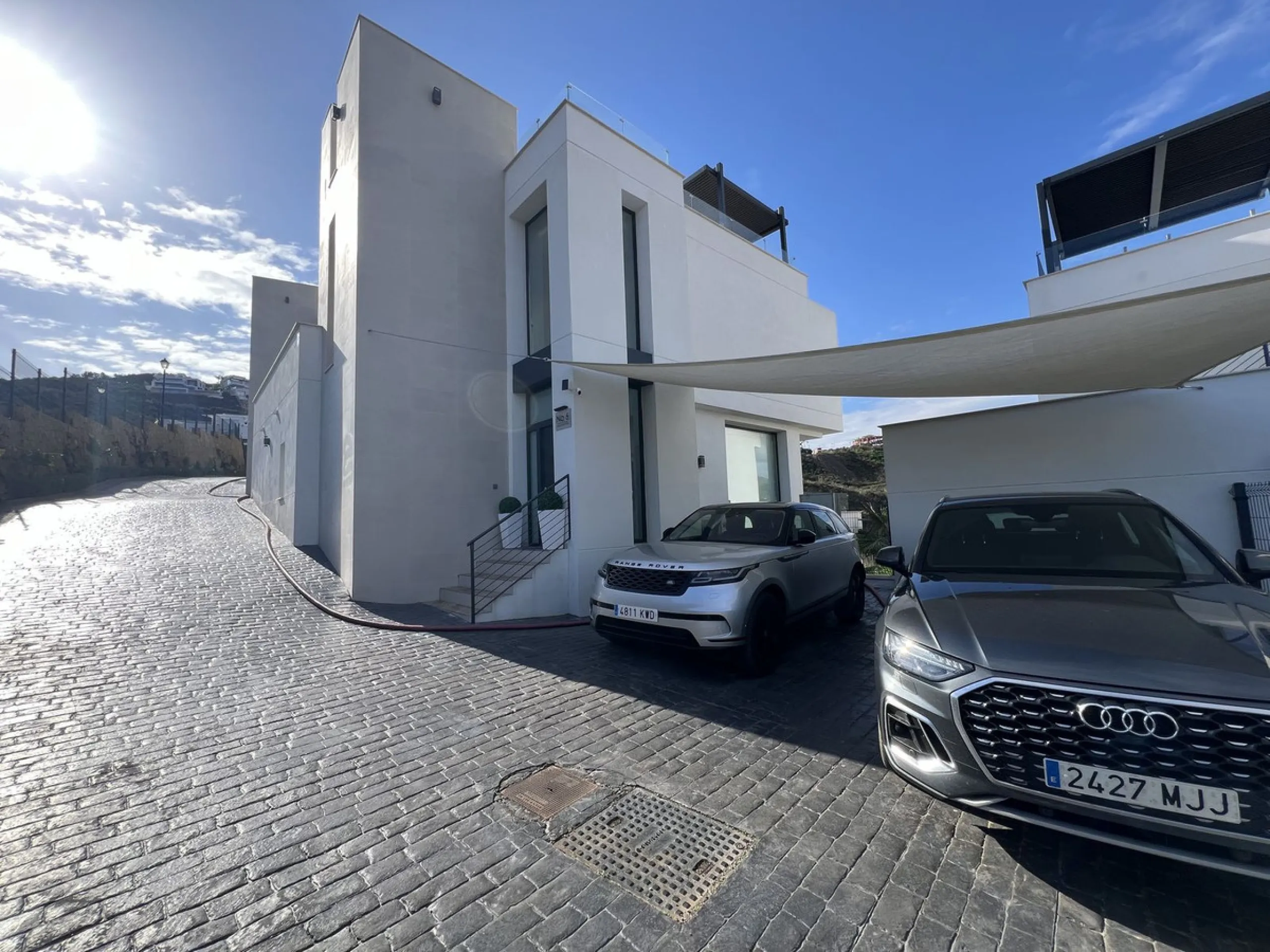 House - Detached Villa в продаже в Mijas, Málaga. В доме 4 спален и 5 ванных комнат. Площадь дома 357 м². Площадь участка 501 м²