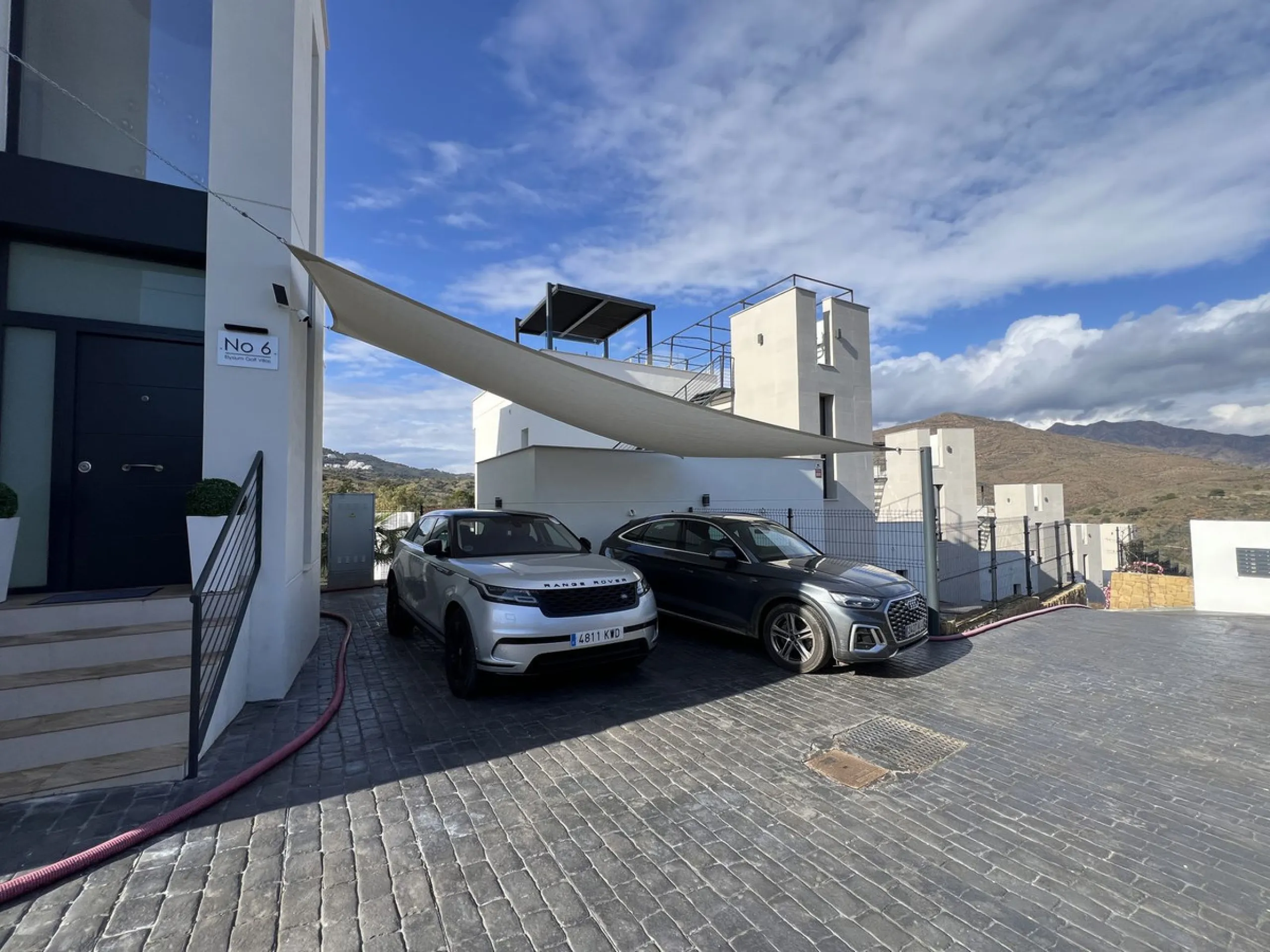House - Detached Villa в продаже в Mijas, Málaga. В доме 4 спален и 5 ванных комнат. Площадь дома 357 м². Площадь участка 501 м²
