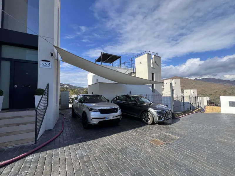 House - Detached Villa в продаже в Mijas, Málaga. В доме 4 спален и 5 ванных комнат. Площадь дома 357 м². Площадь участка 501 м²