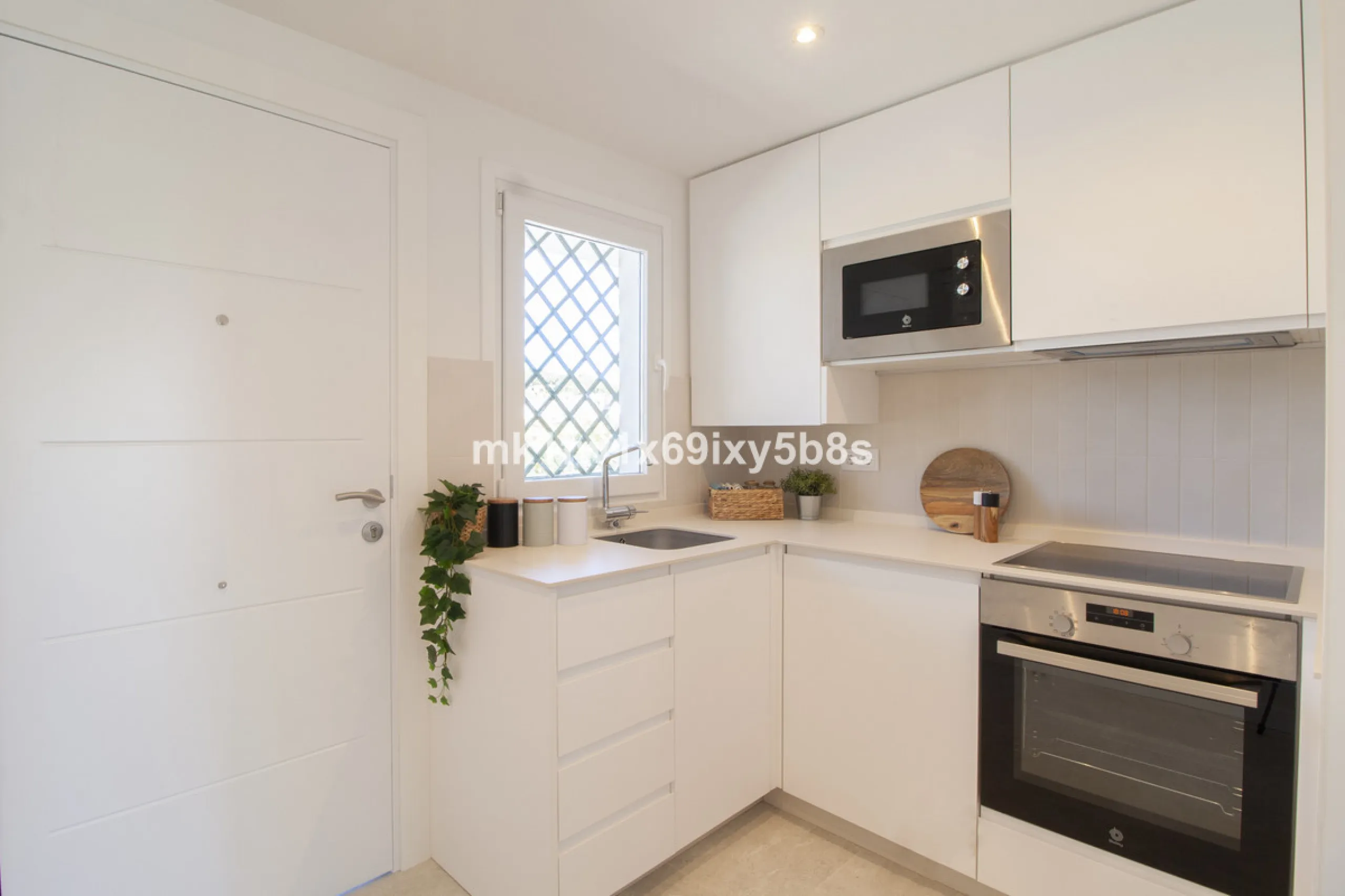 Apartment - Middle Floor Apartment в продаже в Marbella, Málaga. В доме 2 спален и 1 ванных комнат. Площадь дома 74 м²