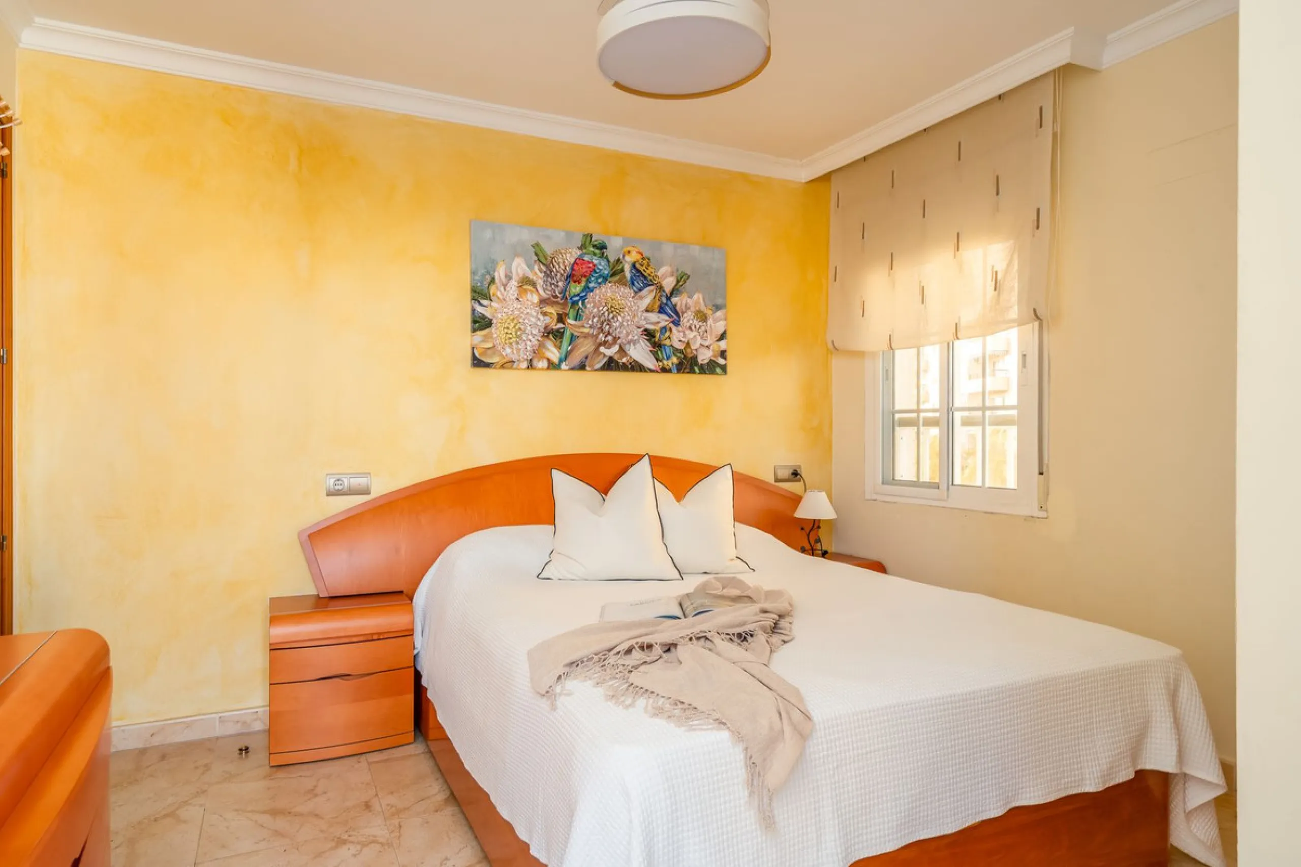 Centrally located apartment in Fuengirola with terrace and tourist license – an ideal investment.