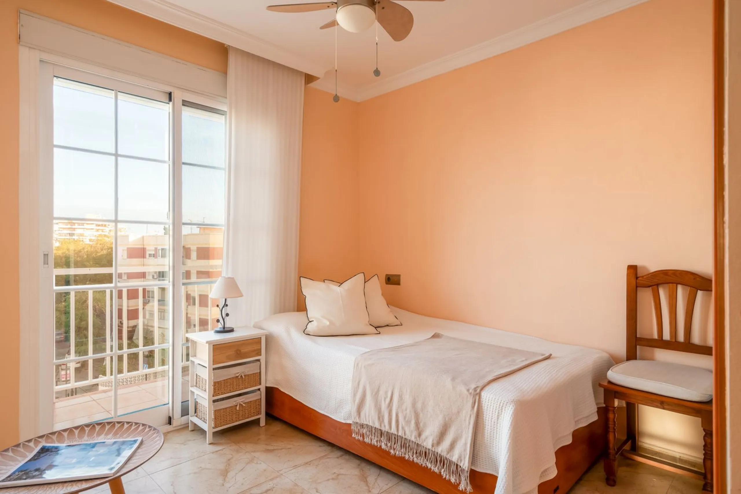Centrally located apartment in Fuengirola with terrace and tourist license – an ideal investment.