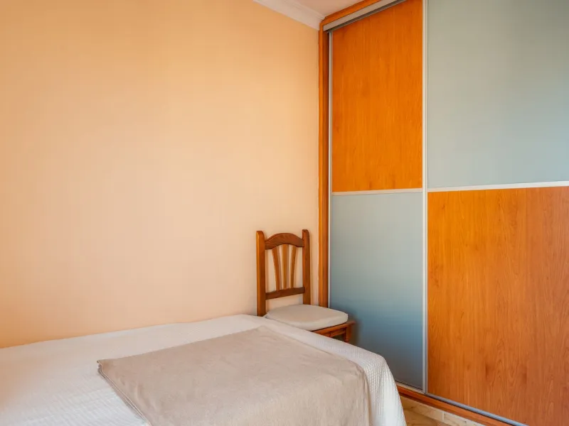 Centrally located apartment in Fuengirola with terrace and tourist license – an ideal investment.