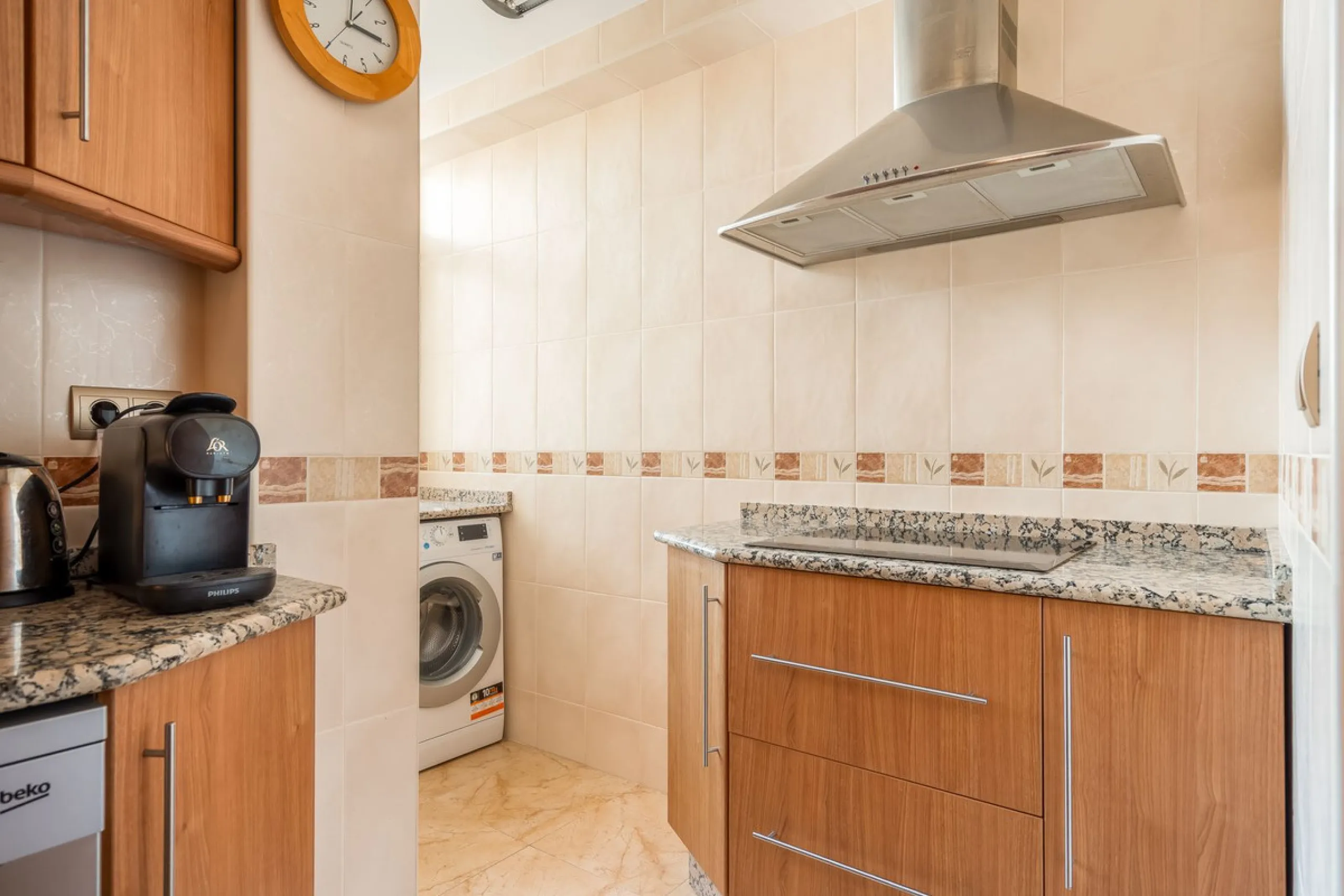 Centrally located apartment in Fuengirola with terrace and tourist license – an ideal investment.