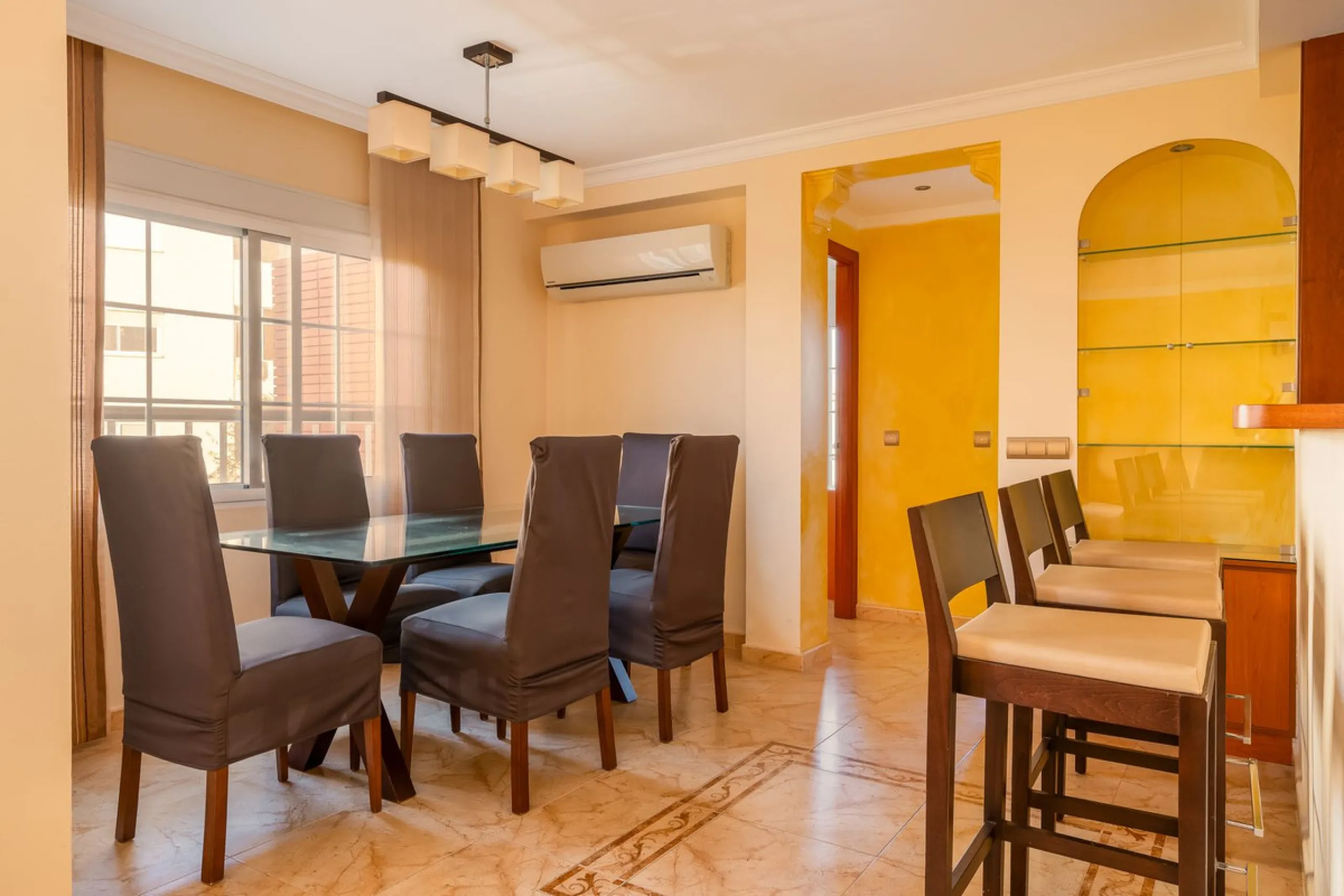 Centrally located apartment in Fuengirola with terrace and tourist license – an ideal investment.