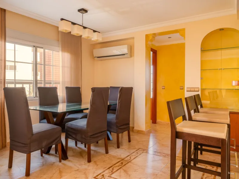 Centrally located apartment in Fuengirola with terrace and tourist license – an ideal investment.