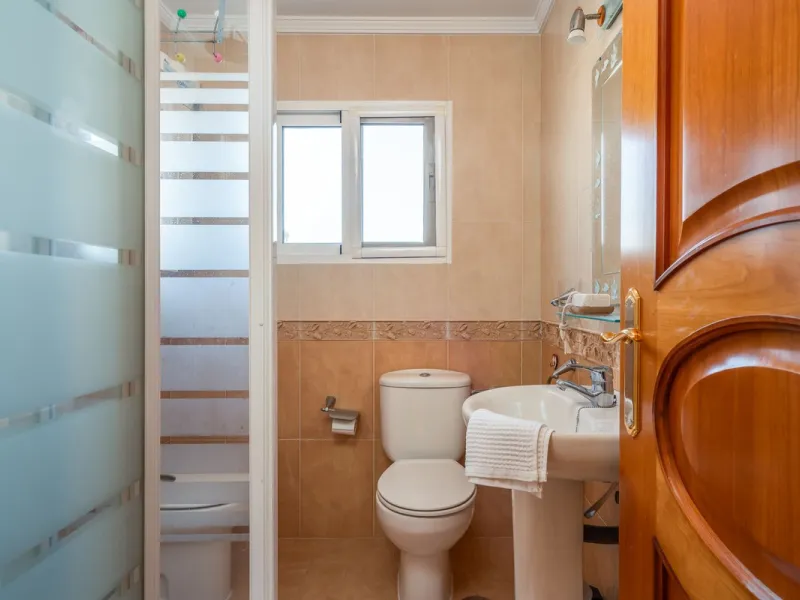 Centrally located apartment in Fuengirola with terrace and tourist license – an ideal investment.