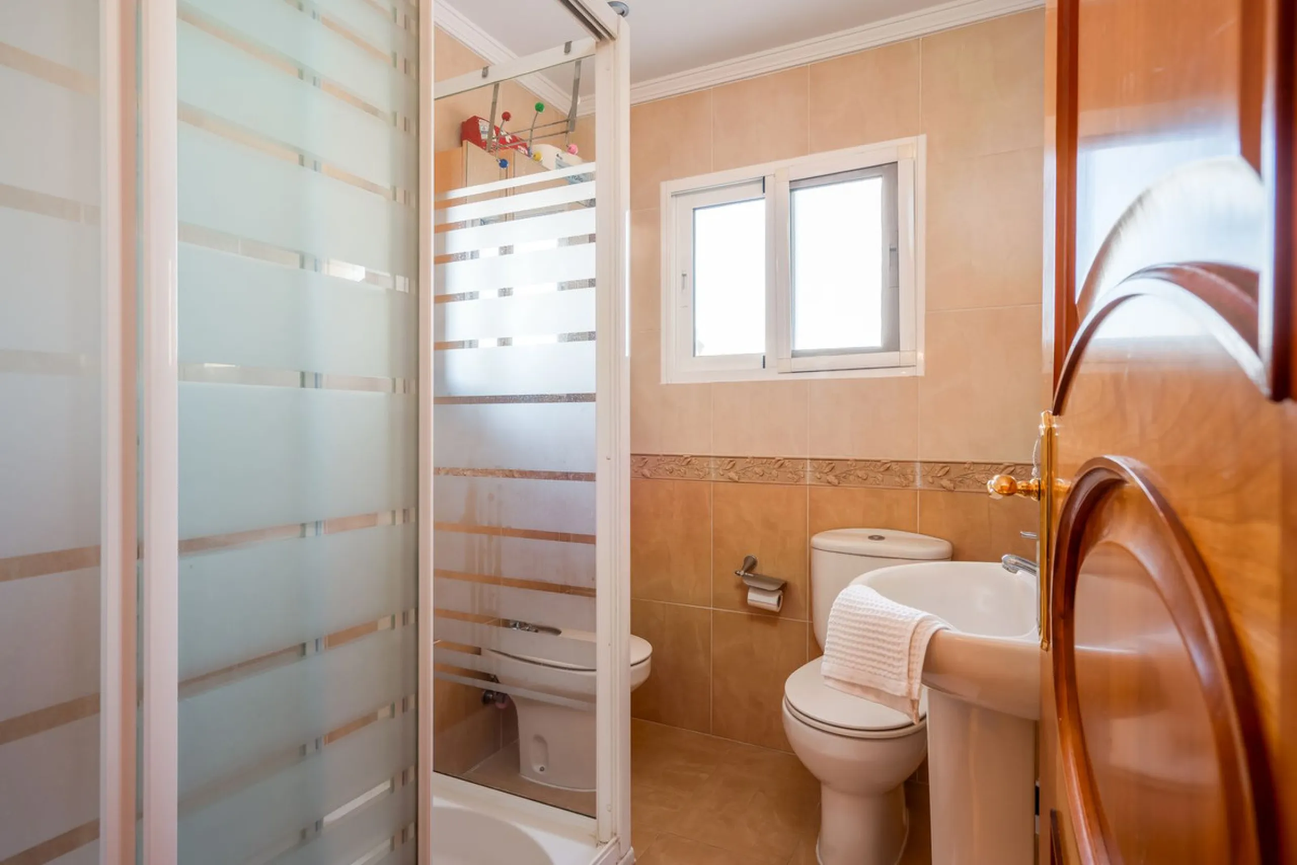 Centrally located apartment in Fuengirola with terrace and tourist license – an ideal investment.
