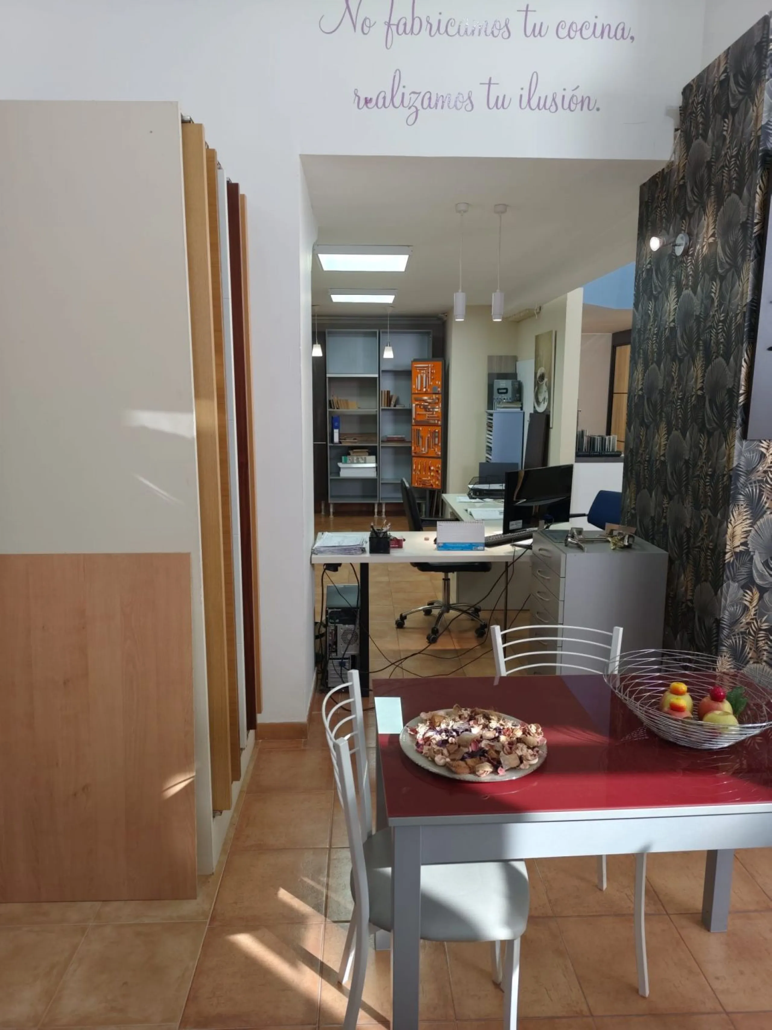 ???? Move-in Ready! Strategic Business Opportunity in Camino de la Térmica, Málaga