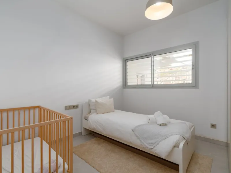 Modernes Haus in der begehrten Gegend Higuerón mit großer Dachterrasse und Whirlpool