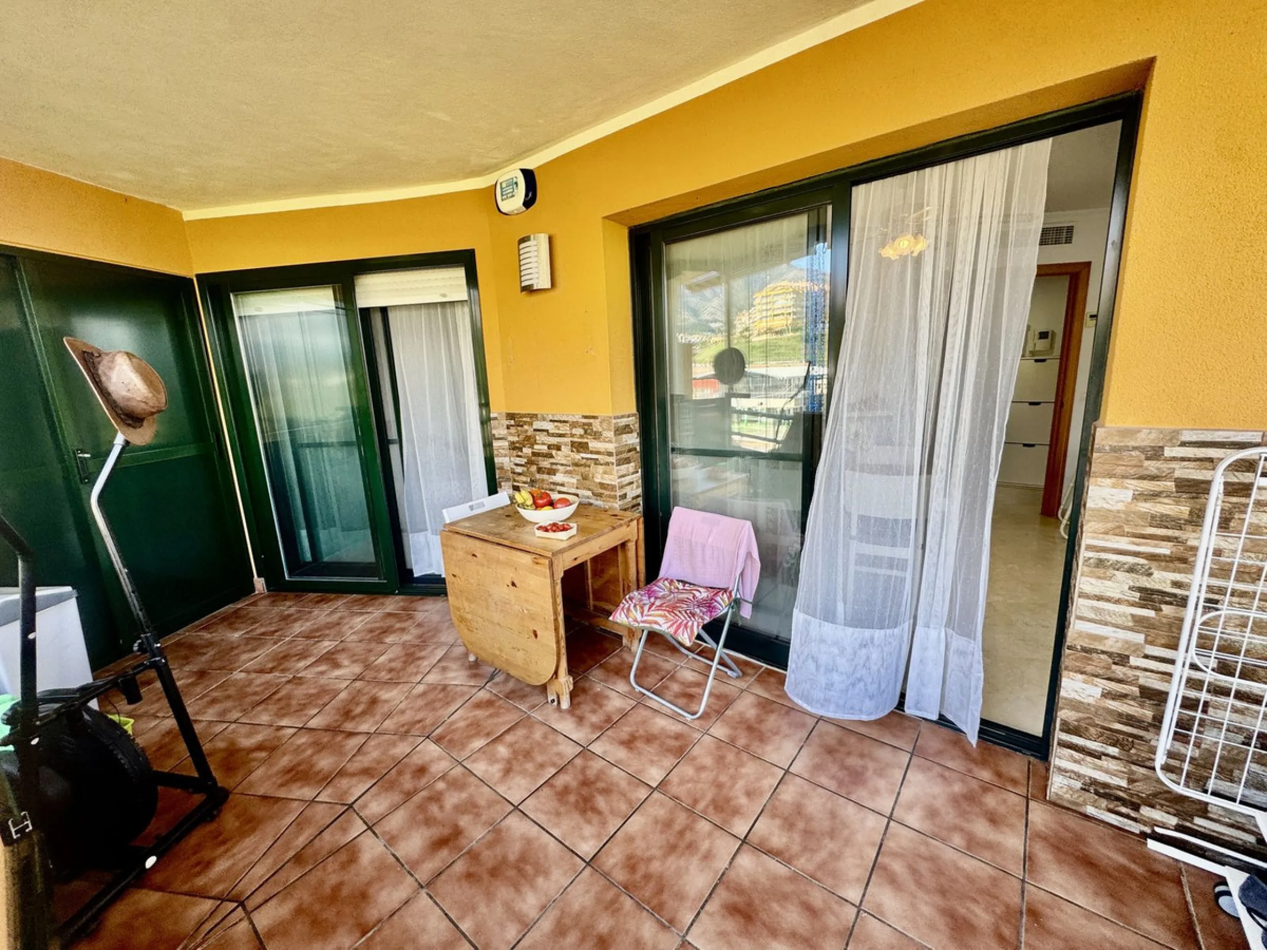 Apartment - Middle Floor Apartment в продаже в Fuengirola, Málaga. В доме 2 спален и 2 ванных комнат. Площадь дома 75 м²