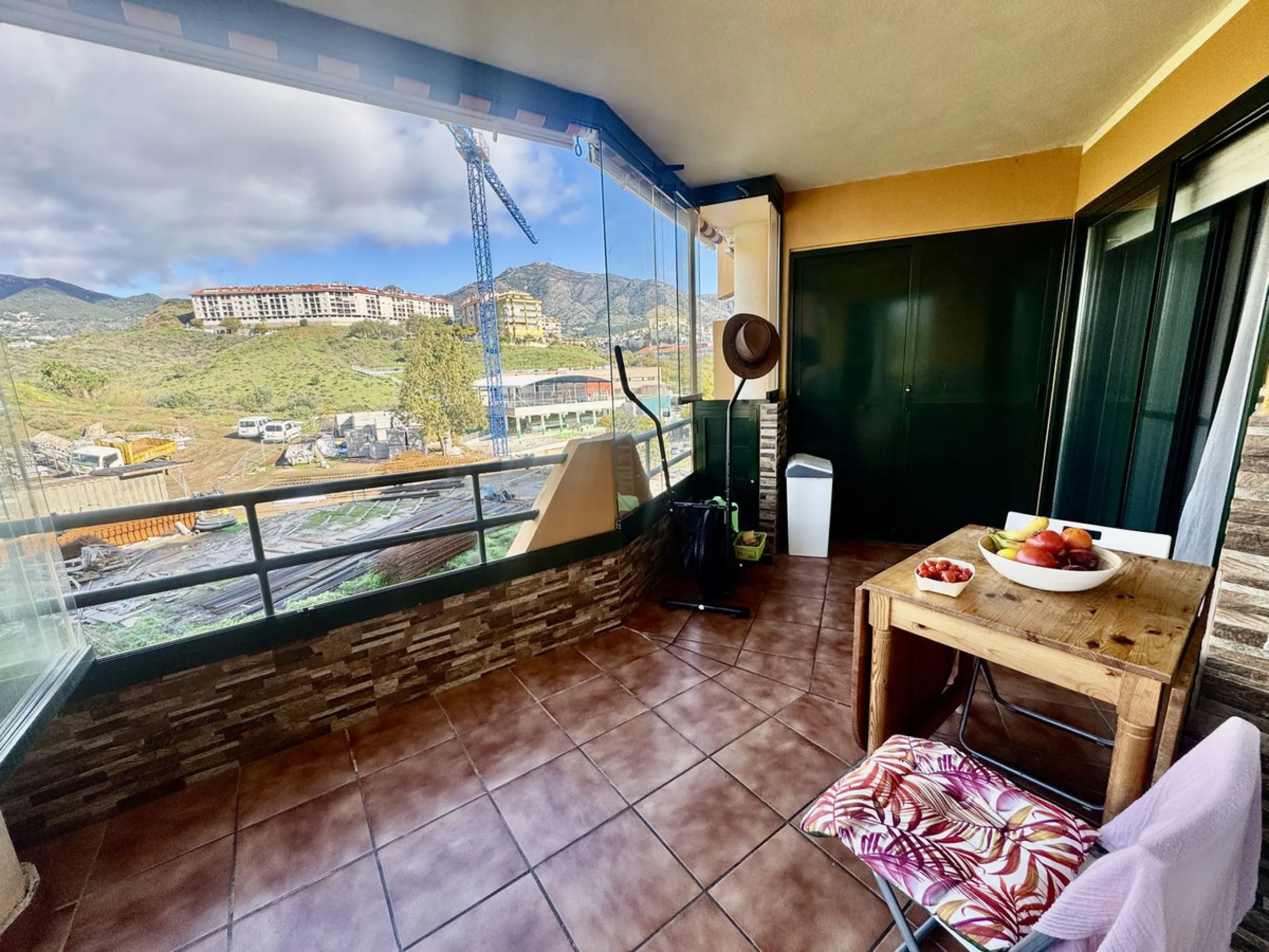 Apartment - Middle Floor Apartment в продаже в Fuengirola, Málaga. В доме 2 спален и 2 ванных комнат. Площадь дома 75 м²