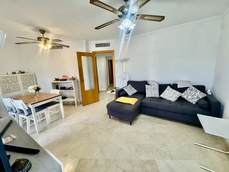 Apartment - Middle Floor Apartment в продаже в Fuengirola, Málaga. В доме 2 спален и 2 ванных комнат. Площадь дома 75 м²