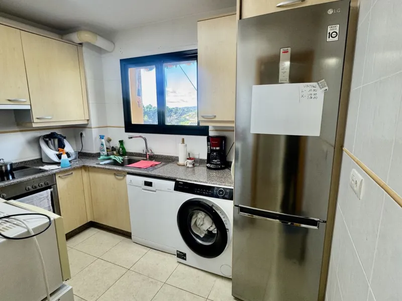 Apartment - Middle Floor Apartment в продаже в Fuengirola, Málaga. В доме 2 спален и 2 ванных комнат. Площадь дома 75 м²