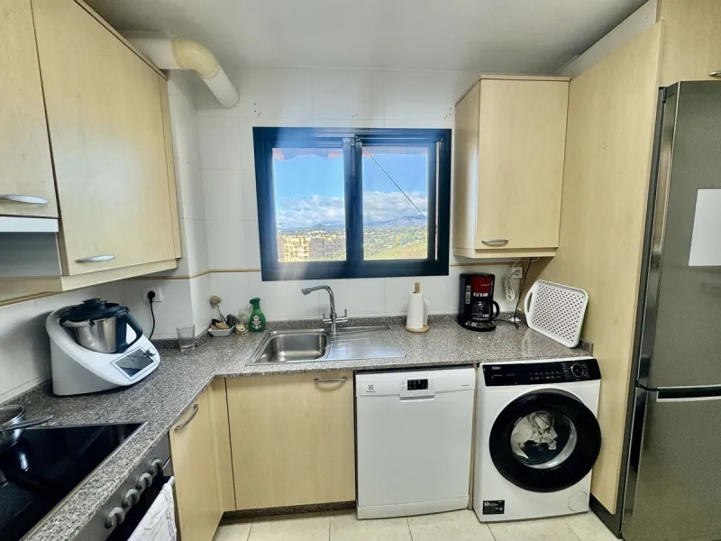 Apartment - Middle Floor Apartment в продаже в Fuengirola, Málaga. В доме 2 спален и 2 ванных комнат. Площадь дома 75 м²