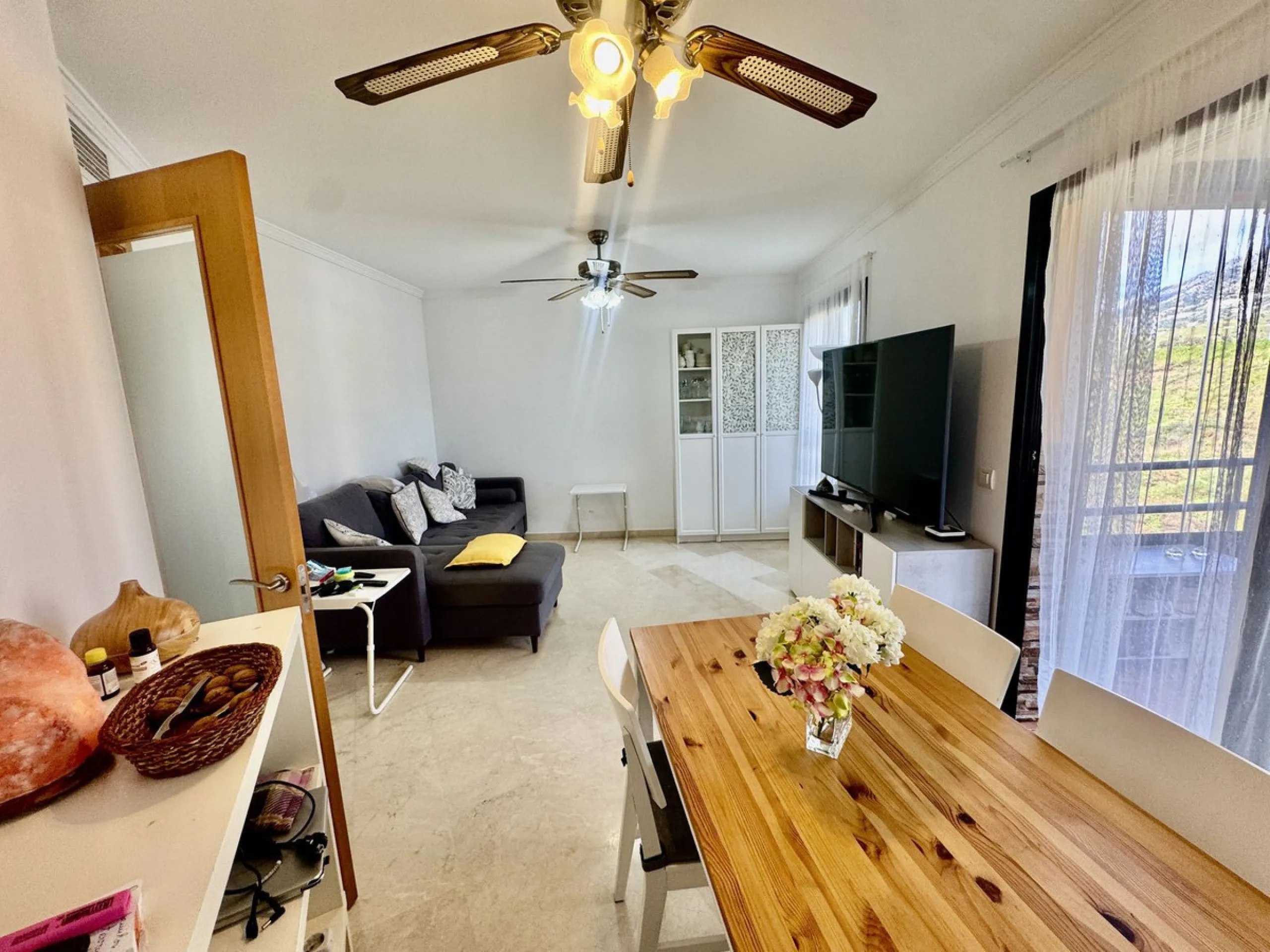 Apartment - Middle Floor Apartment в продаже в Fuengirola, Málaga. В доме 2 спален и 2 ванных комнат. Площадь дома 75 м²