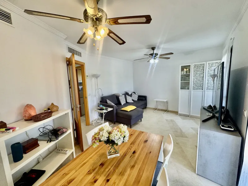Apartment - Middle Floor Apartment в продаже в Fuengirola, Málaga. В доме 2 спален и 2 ванных комнат. Площадь дома 75 м²