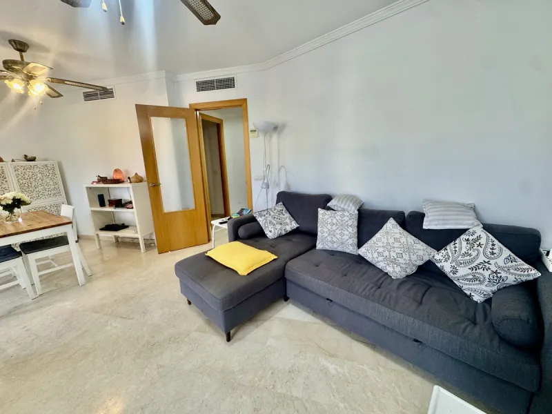Apartment - Middle Floor Apartment в продаже в Fuengirola, Málaga. В доме 2 спален и 2 ванных комнат. Площадь дома 75 м²