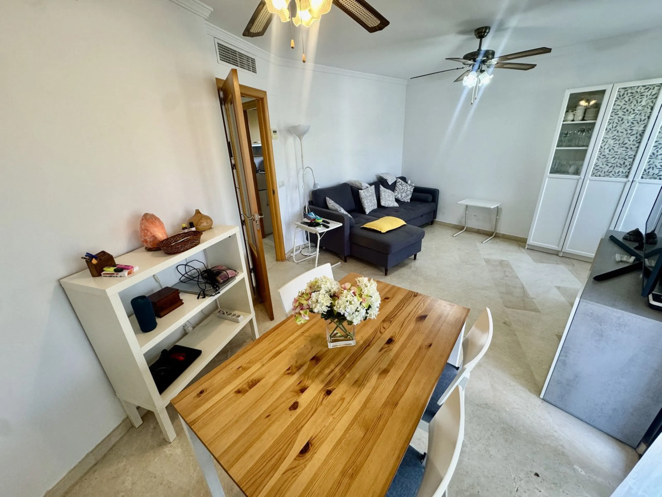 Apartment - Middle Floor Apartment в продаже в Fuengirola, Málaga. В доме 2 спален и 2 ванных комнат. Площадь дома 75 м²